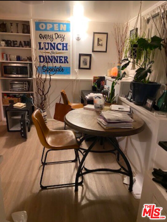 3754 Fredonia Drive, Los Angeles CA: https://media.crmls.org/mediaz/cea3af8b-9b37-46d7-83e8-7f86ca134998.jpg