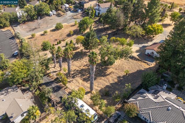 1051 Tilley Cir, Concord CA: https://media.crmls.org/mediaz/cea42d01-2188-498b-931d-75c3369b504f.jpg