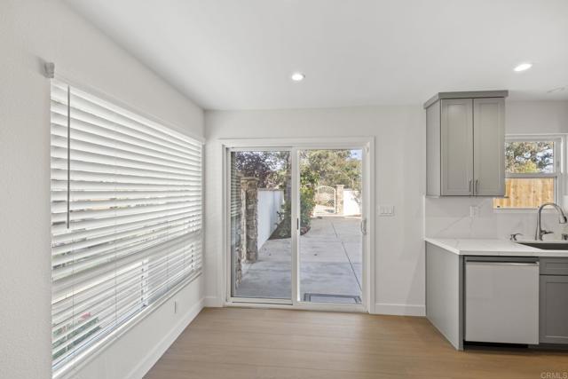 Image 9 of 75 For 1633 Mackinnon Avenue