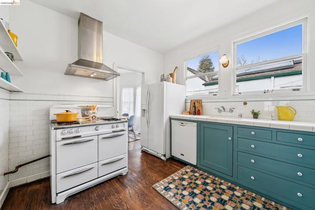 Image 12 of 39 For 534 Mira Vista Ave