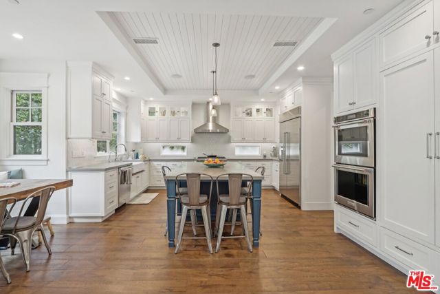 3143 Shelby Drive, Los Angeles CA: https://media.crmls.org/mediaz/cea50cfc-3f49-4b2b-8a42-283d63a70c9c.jpg