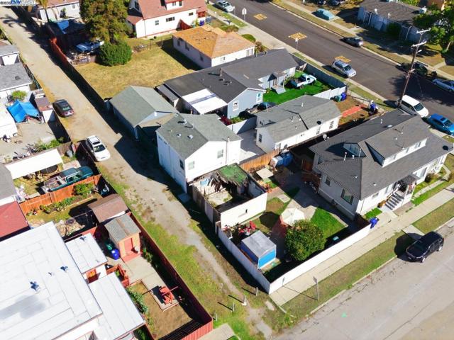 261 S 13th St, Richmond CA: https://media.crmls.org/mediaz/cea590c3-d400-4d21-8eb1-96045e9dfae7.jpg