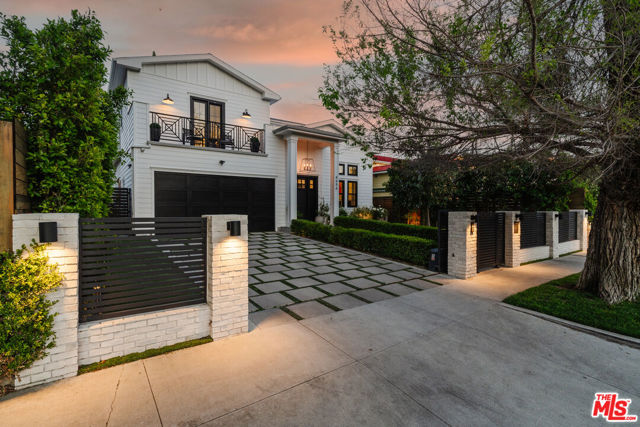 4656 Saloma Avenue, Sherman Oaks CA: https://media.crmls.org/mediaz/cea5a7ae-85a7-4ddd-9511-194e63d6d6c3.jpg