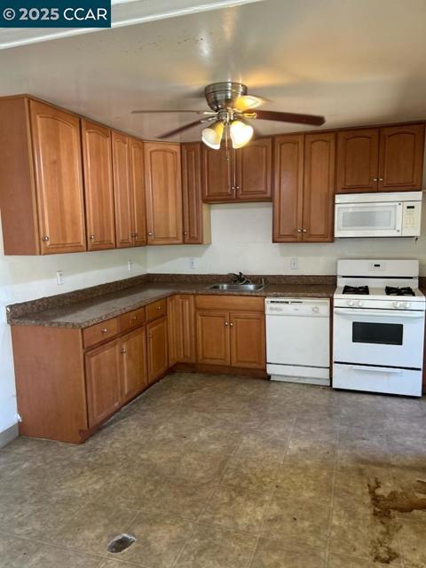 4185 Huckleberry Dr, Concord CA: https://media.crmls.org/mediaz/cea5b1ab-06d7-46cc-91bf-3109d5aa3a5f.jpg