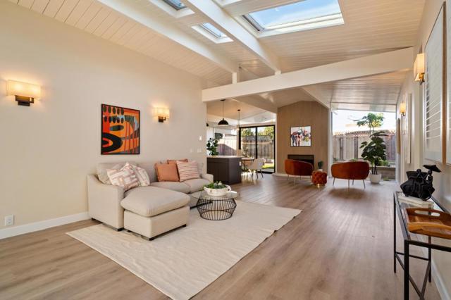 224 Loon Court, Foster City CA: https://media.crmls.org/mediaz/cea5c93a-dd08-468d-a31a-17232ef8e948.jpg