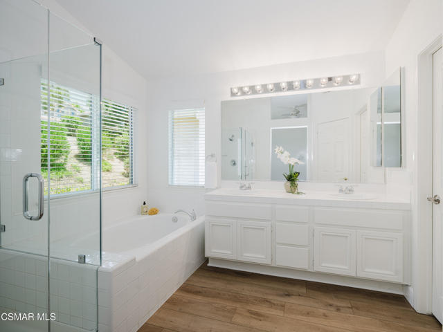 3185 Clarita Court, Thousand Oaks CA: https://media.crmls.org/mediaz/cea623d9-6904-4857-8bed-e3d05a39f20e.jpg