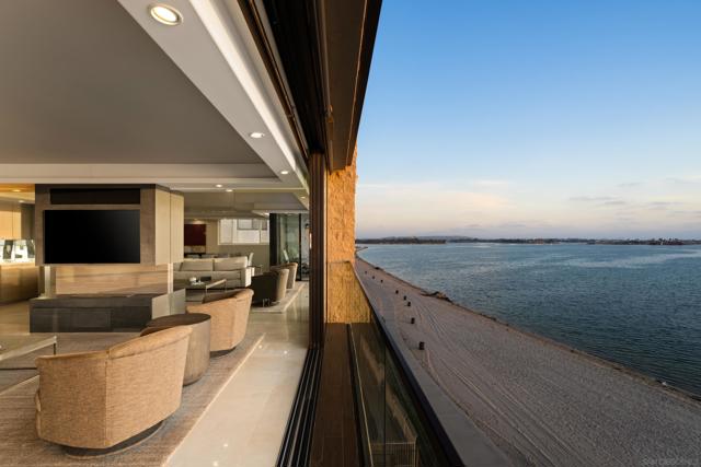 3860 Riviera Dr, San Diego CA: https://media.crmls.org/mediaz/cea65eee-3a93-4669-94e6-87ee3b36b779.jpg