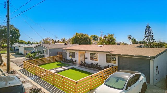 4862 Kesling Ct, San Diego CA: https://media.crmls.org/mediaz/cea6a68b-816f-45f5-a546-d88b96f886ba.jpg