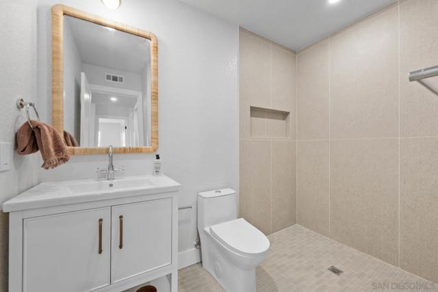 4912 Keos Way, Oceanside CA: https://media.crmls.org/mediaz/cea6e584-96d2-4f37-8563-44ec435e4c64.jpg