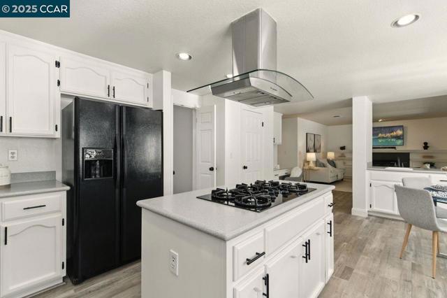 5220 Portillo Valley, San Ramon CA: https://media.crmls.org/mediaz/cea76cae-91b9-4166-bcd9-59de391d586f.jpg