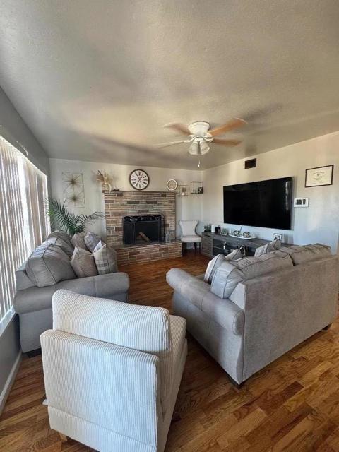 1121 Granada Avenue, Salinas CA: https://media.crmls.org/mediaz/cea7811f-dce0-45e2-854a-4e77391cab16.jpg