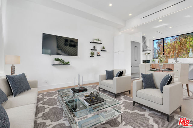 1447 1/4 N Martel Avenue, Los Angeles CA: https://media.crmls.org/mediaz/cea7ab2c-6582-425d-9aae-00065f1fd603.jpg