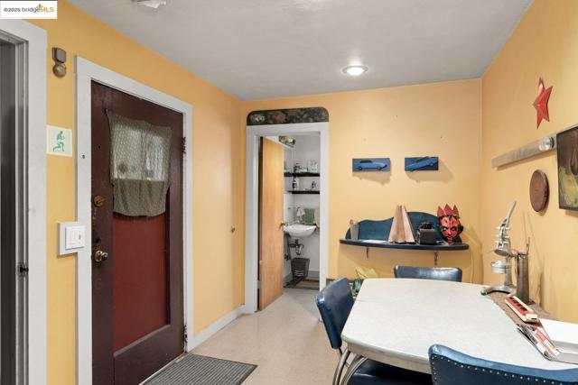 2331 San Pablo Ave, Berkeley CA: https://media.crmls.org/mediaz/cea7d41a-d2fb-4573-8057-da109fc7a2cd.jpg