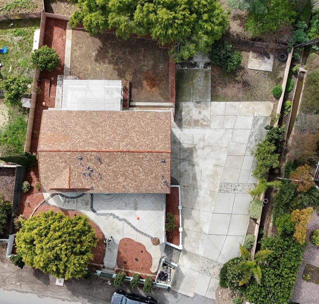 361 E Indian Rock Rd, Vista CA: https://media.crmls.org/mediaz/cea7e7d7-ca7e-4c99-b33b-a7483e603ba9.jpg