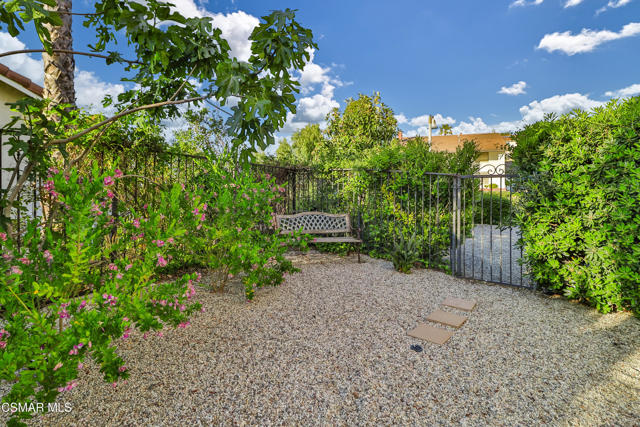2328 Otono Circle, Thousand Oaks CA: https://media.crmls.org/mediaz/cea864ca-befb-4631-9550-ce9985b3bc42.jpg