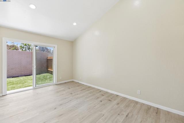 32555 Lake Bridgeport St, Fremont CA: https://media.crmls.org/mediaz/cea89f90-6d63-427e-a98e-2191f36cdec5.jpg