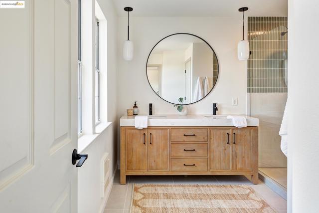 4353 Terrabella Way, Oakland CA: https://media.crmls.org/mediaz/cea95ae8-42f1-4d3c-8a0b-243a8d1d7545.jpg