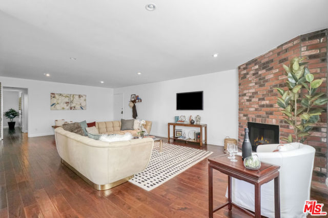 11337 Nebraska Avenue, Los Angeles CA: https://media.crmls.org/mediaz/cea96494-ba21-476b-badb-4f8540ff7b5d.jpg