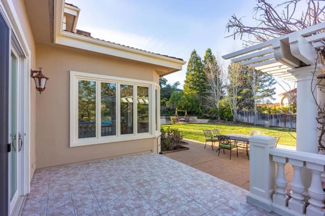 2496 Butternut Drive, Hillsborough CA: https://media.crmls.org/mediaz/cea9ffed-68d9-40fd-960d-ffe28ad4393d.jpg