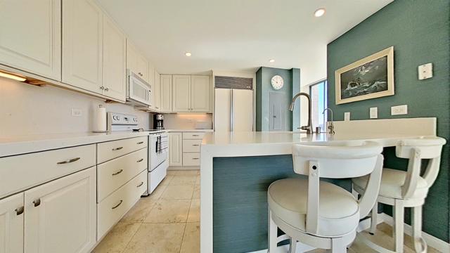 1200 Harbor N Drive, Oceanside CA: https://media.crmls.org/mediaz/ceaa0b06-0aa3-4ecd-9e93-fc21bddbed55.jpg