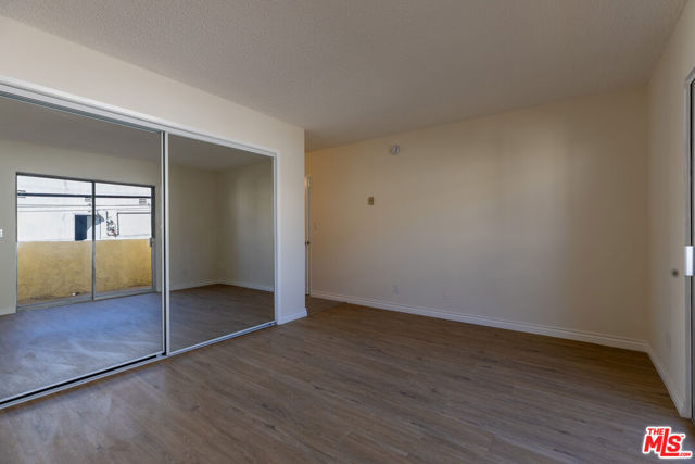 1033 6TH Street, Santa Monica CA: https://media.crmls.org/mediaz/ceaab6a6-e7fc-4a5d-9933-f7463430f0ea.jpg