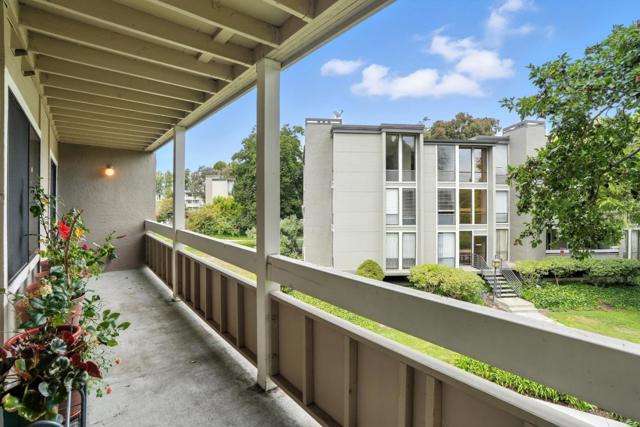 1171 Compass Lane, Foster City CA: https://media.crmls.org/mediaz/ceab4e7d-354c-4ae6-b85b-29996b272e9e.jpg