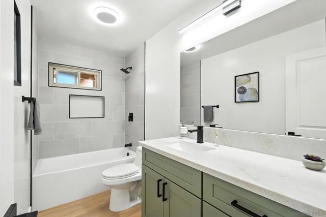1285 Waxwing Ln, Chula Vista CA: https://media.crmls.org/mediaz/ceab59ed-a113-4bc5-bf18-888fc590ad0d.jpg