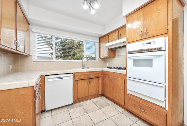 22002 Ybarra Road, Woodland Hills CA: https://media.crmls.org/mediaz/ceab6d3f-167b-475a-b88b-b00c87fb6939.jpg