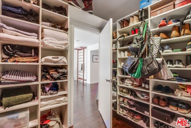 7706 Chandelle Place, Los Angeles CA: https://media.crmls.org/mediaz/ceab9b4f-02ba-4d0d-876a-d4e412100c35.jpg
