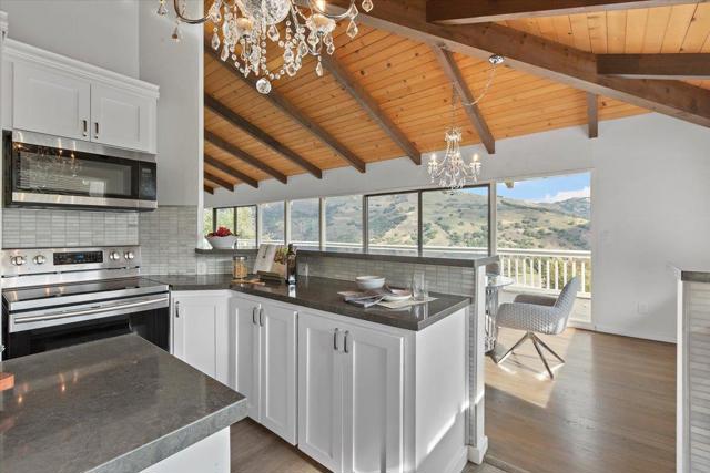 16280 Oak Canyon Drive, Morgan Hill CA: https://media.crmls.org/mediaz/ceac0ee8-f169-4c1b-8a06-e58d1c79bc0d.jpg