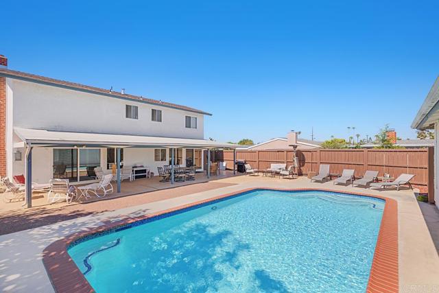 Detail Gallery Image 32 of 43 For 5676 Chateau Dr, San Diego,  CA 92117 - 7 Beds | 3/2 Baths