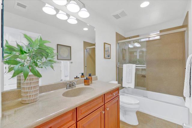 541 Ravenna Way, Hayward CA: https://media.crmls.org/mediaz/ceac7652-c014-401c-bf71-badf0f0a6a86.jpg