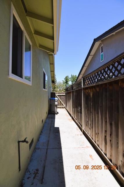 4456 Waimea Court, San Jose CA: https://media.crmls.org/mediaz/ceacc0bc-61d8-416a-b7cc-f35bc98860de.jpg