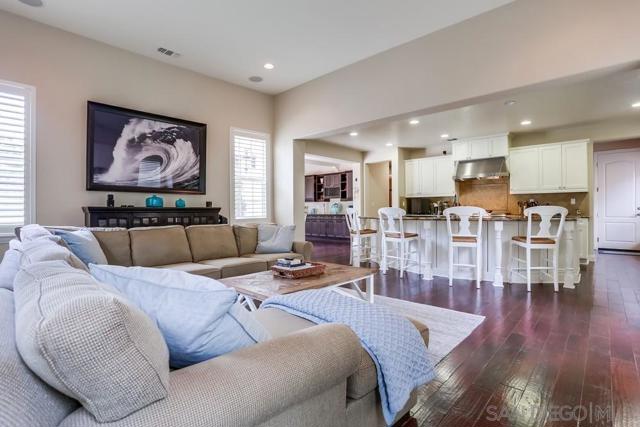 6977 Corte Langosta, Carlsbad CA: https://media.crmls.org/mediaz/ceacc731-ca03-4297-8b80-156e6ab32191.jpg