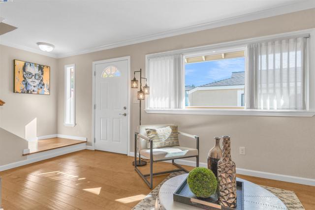 7602 Arbor Creek Cir, Dublin CA: https://media.crmls.org/mediaz/ceacfe9c-227b-45df-a481-9fc535d6be92.jpg