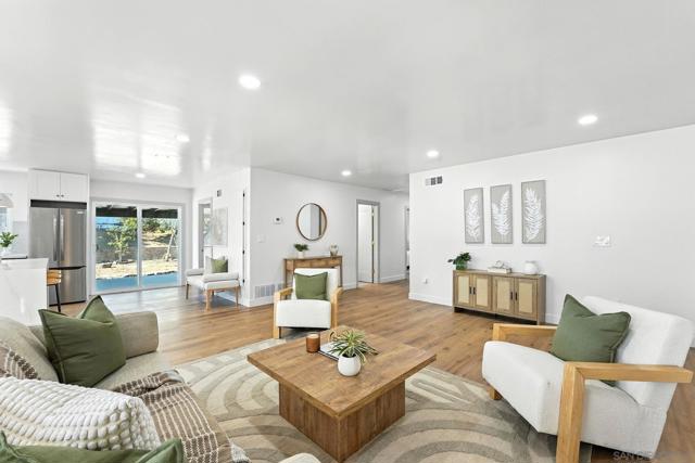 9058 Inverness Rd, Santee CA: https://media.crmls.org/mediaz/cead7689-2d42-4d3d-bbb0-7284710b5277.jpg