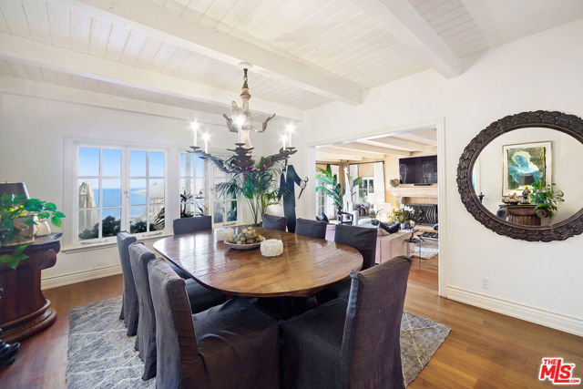 31740 Broad Beach Road, Malibu CA: https://media.crmls.org/mediaz/ceae1002-c1a7-4f79-8eab-02977e3a9352.jpg