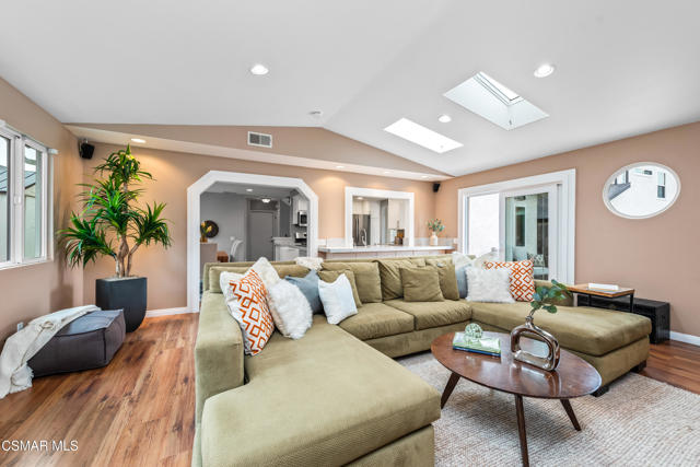 719 Westfield Court, Ventura CA: https://media.crmls.org/mediaz/ceae84f6-199c-40fb-9cd4-5fa9b66e43eb.jpg