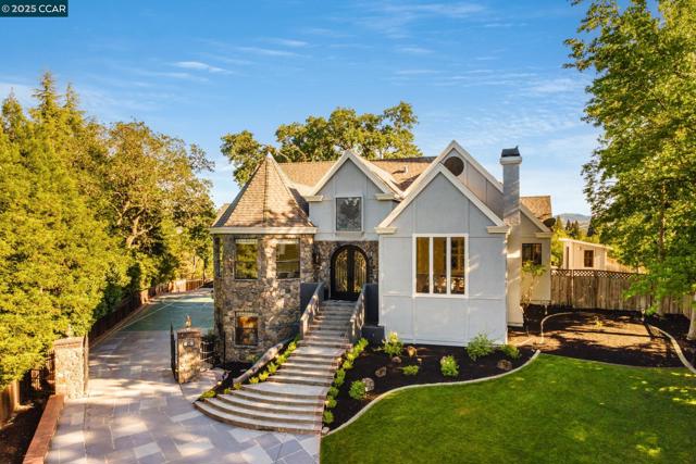 15 Blemer Ct, Danville CA: https://media.crmls.org/mediaz/ceaeb21b-e468-4fdf-aada-e57ee723c6d3.jpg