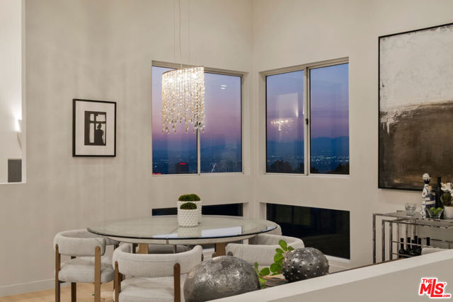 7209 Sunnydip Trail, Los Angeles CA: https://media.crmls.org/mediaz/ceaec655-fde3-4385-a9c5-6ef6e0656515.jpg