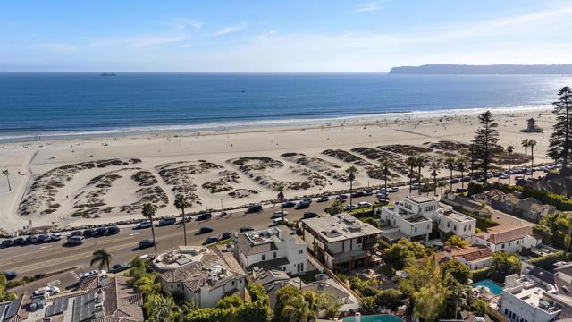 1059 Ocean Blvd, Coronado CA: https://media.crmls.org/mediaz/ceaef8dc-7923-4650-a40e-d49dd5a89345.jpg