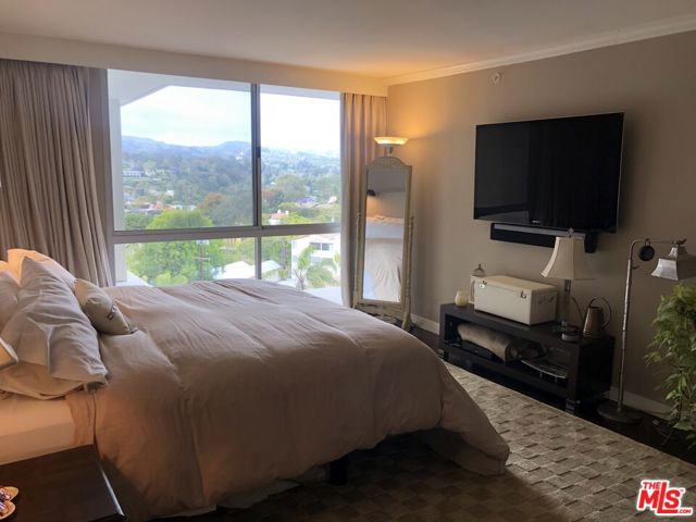 201 OCEAN Avenue, Santa Monica CA: https://media.crmls.org/mediaz/ceaf769a-d426-4be7-bb10-e3deaacd8dc3.jpg