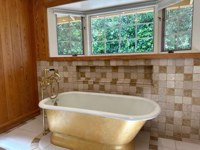 25228 La Loma Drive, Los Altos Hills CA: https://media.crmls.org/mediaz/ceaf80c9-e8af-4d20-8343-9befc7977d72.jpg