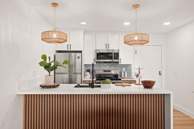 Detail Gallery Image 2 of 20 For 8024 Linda Vista Rd 1d,  San Diego,  CA 92111 - 2 Beds | 1 Baths