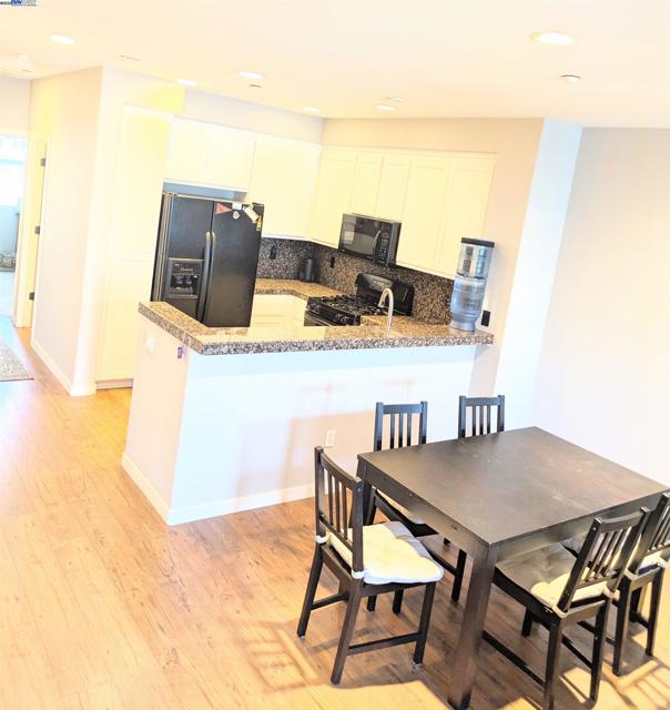 1948 Railroad Ave, Livermore CA: https://media.crmls.org/mediaz/ceaff975-9ec0-49f2-acef-5ff29566089e.jpg