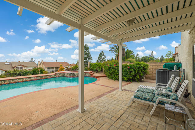 18128 Sandringham Court, Porter Ranch CA: https://media.crmls.org/mediaz/ceb0b70d-acb1-4cea-98f4-e8feb16d89a4.jpg