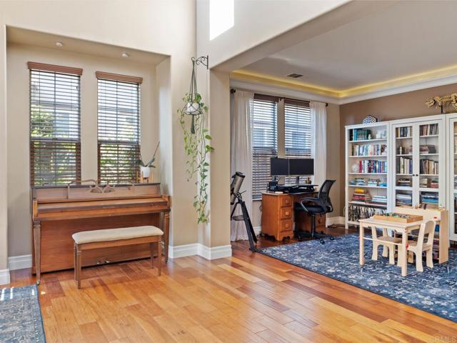 1176 Parkview Drive, Oceanside CA: https://media.crmls.org/mediaz/ceb0dec4-95b1-4ee5-b371-1e6696c5e026.jpg