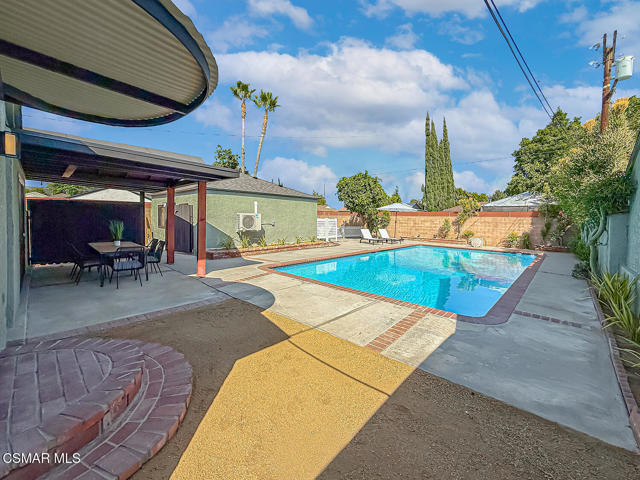7530 Gaviota Avenue, Lake Balboa CA: https://media.crmls.org/mediaz/ceb13286-ef45-4098-993a-49a69083fcf9.jpg