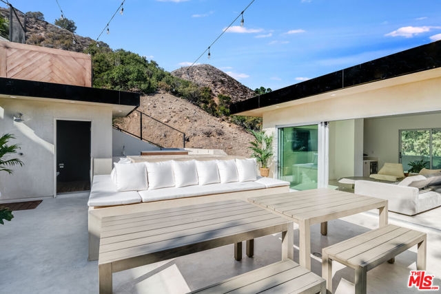 2407 San Marco Drive, Los Angeles CA: https://media.crmls.org/mediaz/ceb1a60d-4135-47fd-a4e8-c09726d5d4c7.jpg