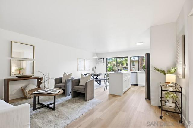 7858 Cowles Mountain Ct, San Diego CA: https://media.crmls.org/mediaz/ceb20c07-edcc-49bc-82d6-a306276cc5c4.jpg